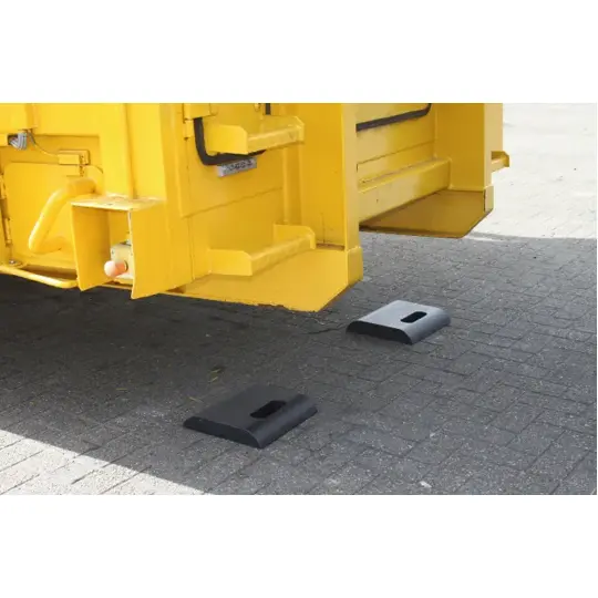 Protective plates for PSC tippers