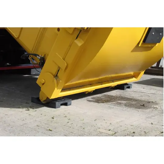 Protective plates for PSC tippers