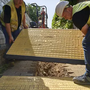 Trench crossing plate PFT