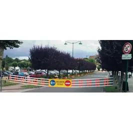 Barrière de signalisation à rangement semi-automatique